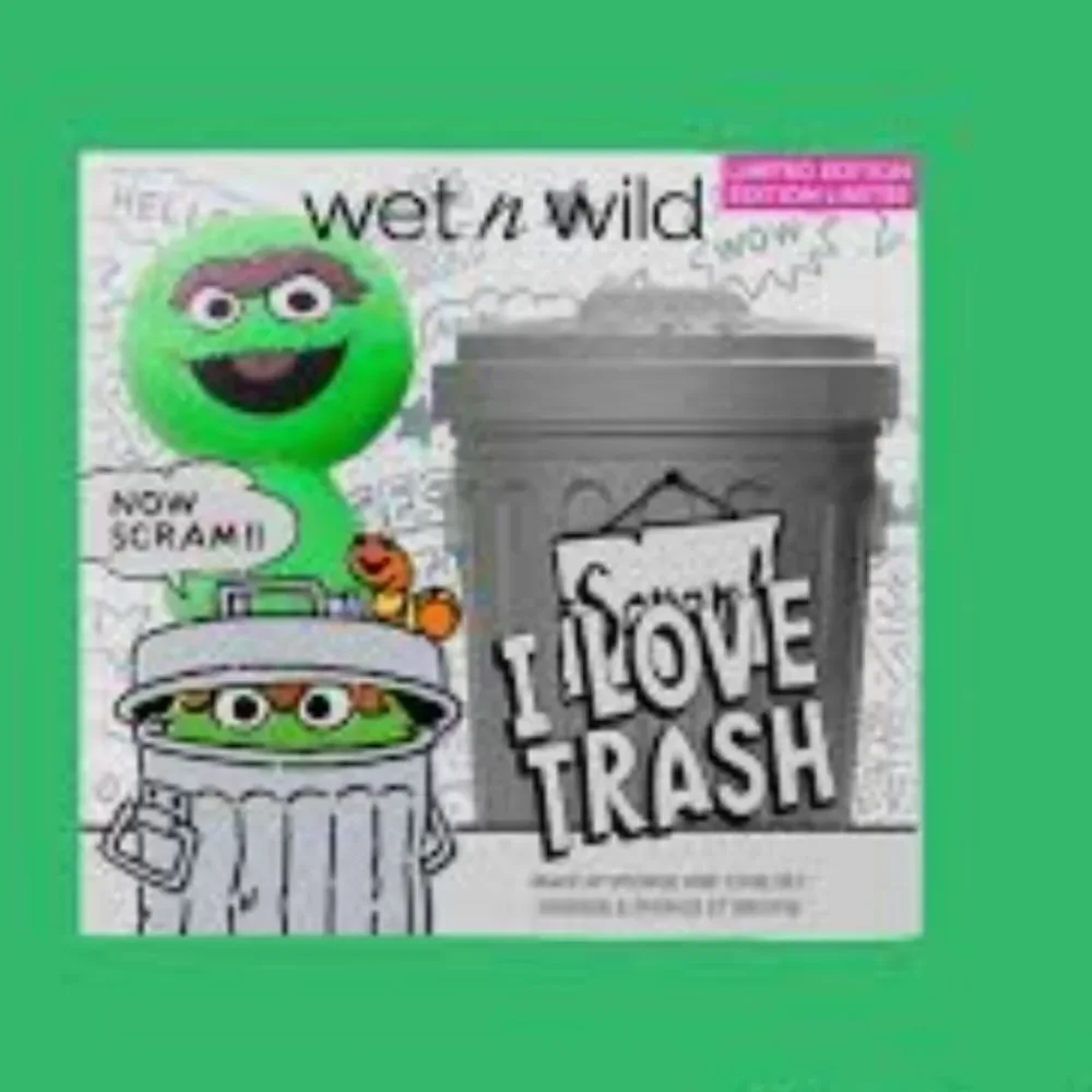 Wet-N-Wild X Sesame Street I Love Trash No Scram Makeup Sponge‎ & Case Set